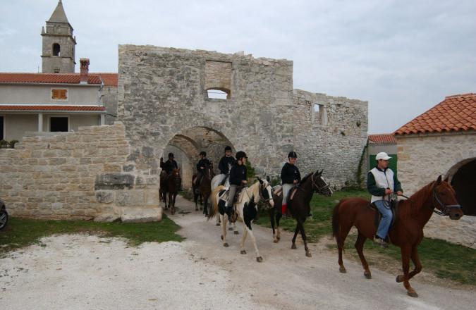 Manjadvorci reiten